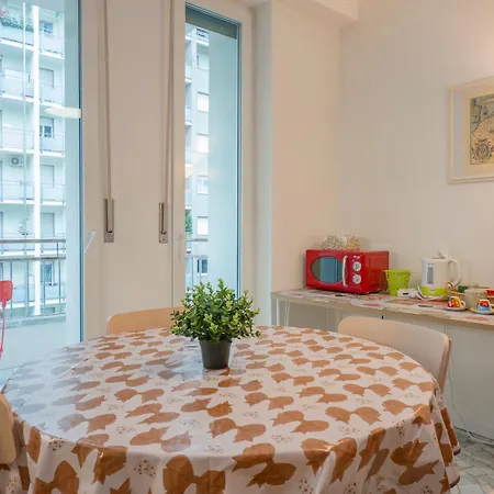 I Host - Monza 32 Apartament *