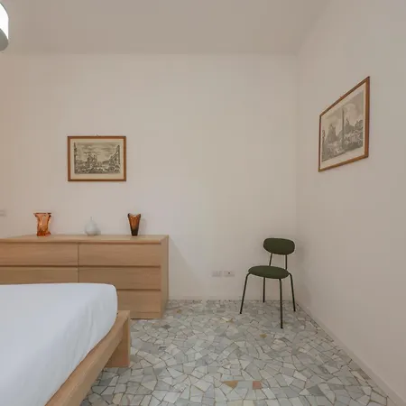 Apartament I Host - Monza 32 *