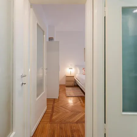 I Host - Monza 32 Apartament