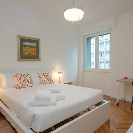 I Host - Monza 32 Apartament